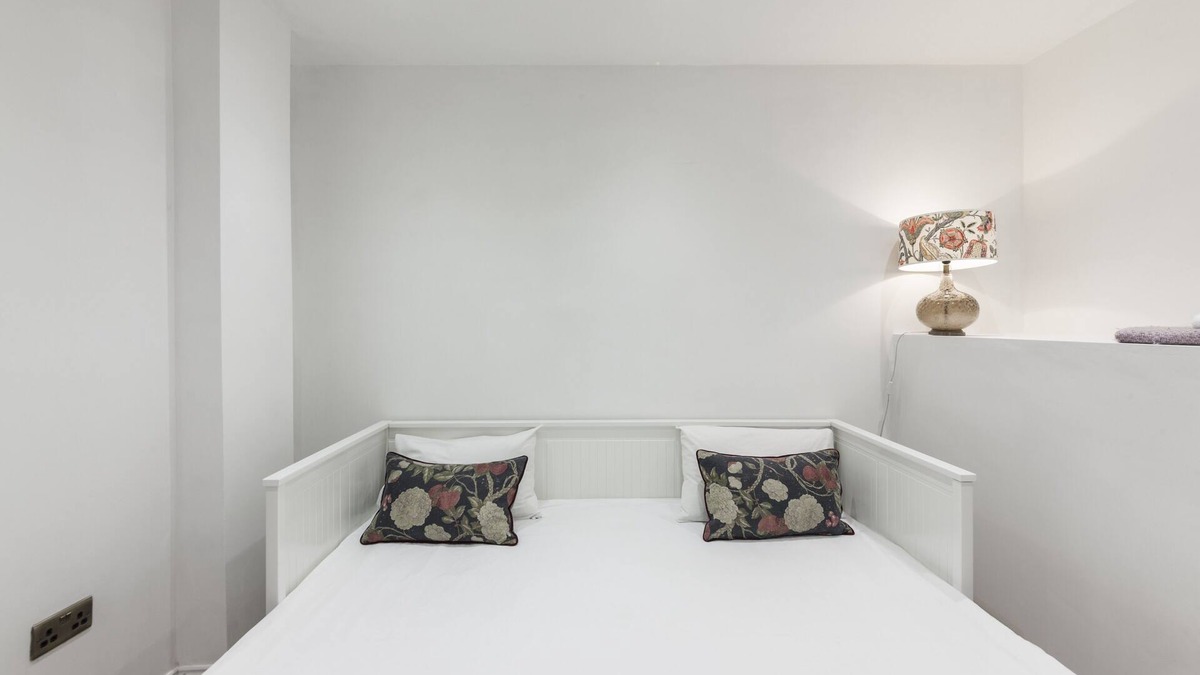 Westminster House | 8 Bed family home Westminster Central London (sleeps 11 including children)