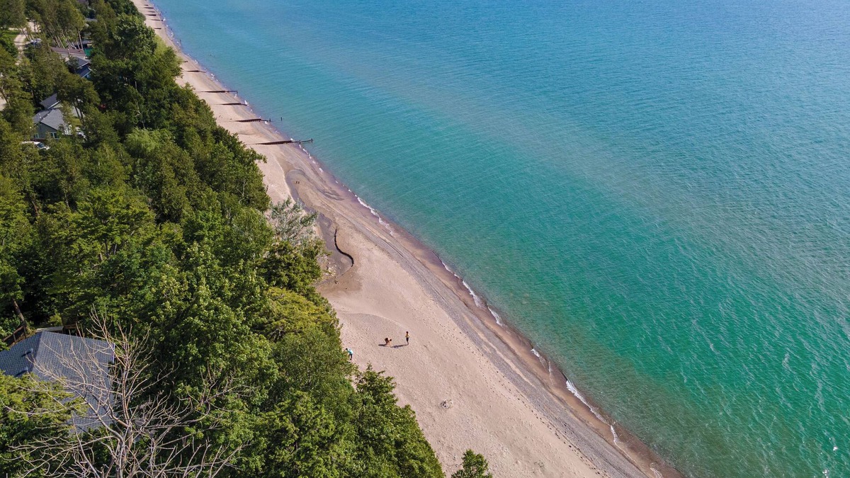 Ashfield-Colborne-Wawanosh Cottage | 8 bedroom Shamrock Beach Cottage