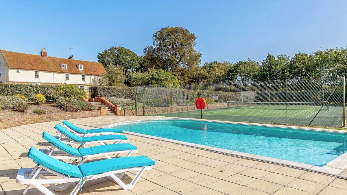 Pattiswick Cottage | 8 bedroom accommodation in Pattiswick, near Coggeshall