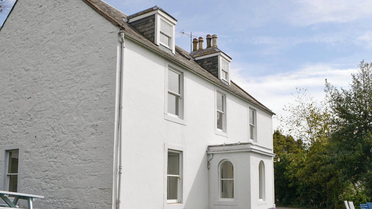 Newbridge Cottage | 8 bedroom accommodation in Holywood, by Dumfries