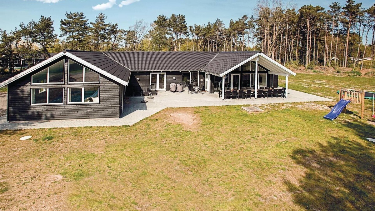 Bedegaard House | 8 bedroom awesome home in Nexø