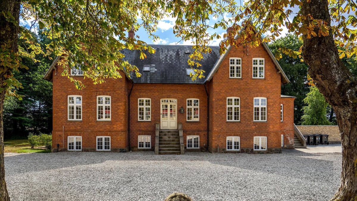 Kvaerndrup House | 8 bedroom beautiful home in Kværndrup