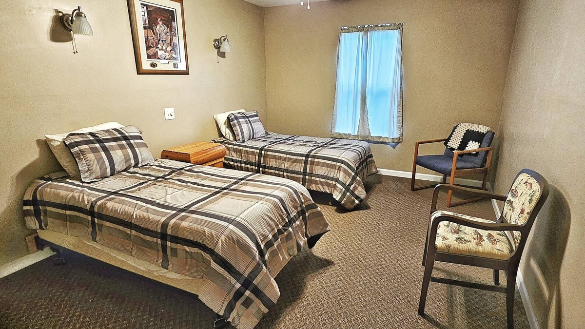 Michael Cabin | 8-Bedroom Lodge, each with 2 single beds. Room 1