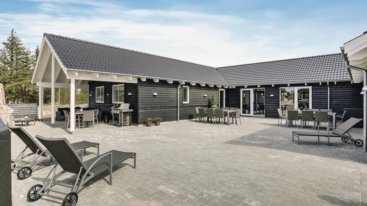 Blavand House | 8 bedroom lovely home in Blåvand