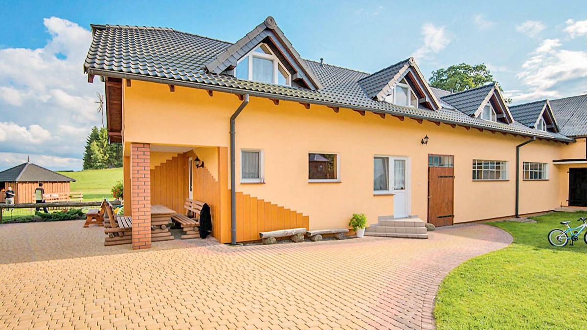 Lapalice House | 8 bedroom nice home in Kozyczkowo