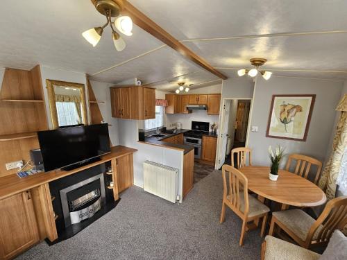 Skegness Resort | 8 Berth Caravan - North Shore Holiday Park Skegness 3 Bedrooms