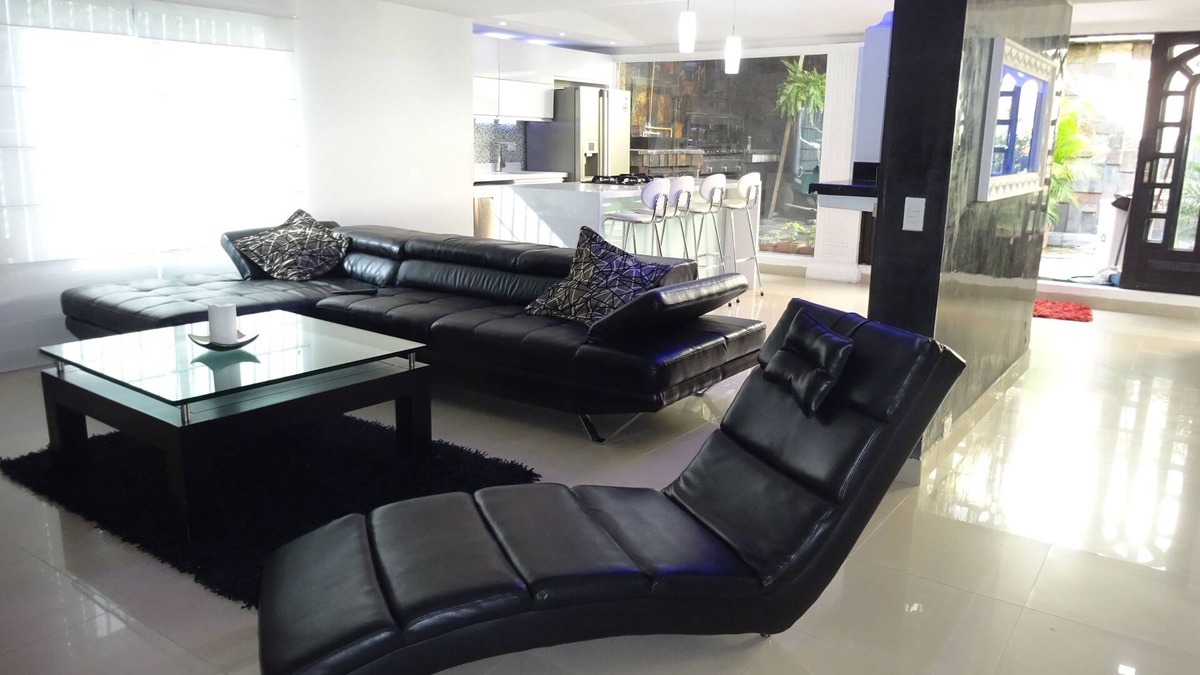 Patio Bonito House | 8 BR Luxury 6000 S.F. Mansion , 2 Bars Hot Tub, Bbq and Ac