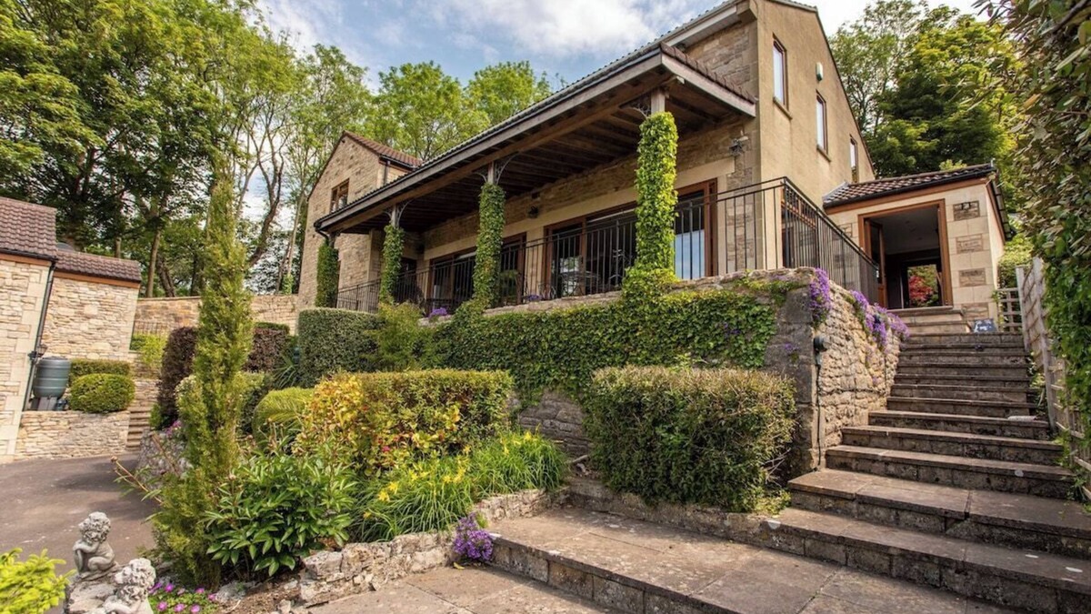 Bath House | 8 car o/s forecourt - detached 4 bedroom - Views!