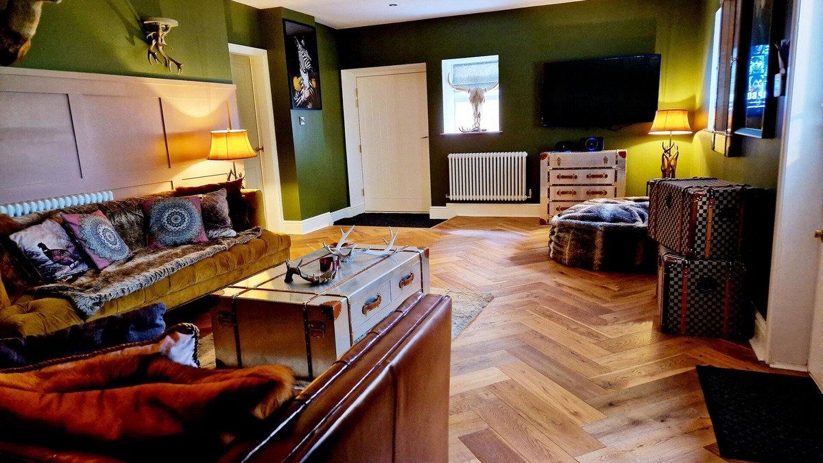 Knott End-on-Sea Cottage | 8 COACH HOUSE, pet friendly, with hot tub in Garstang