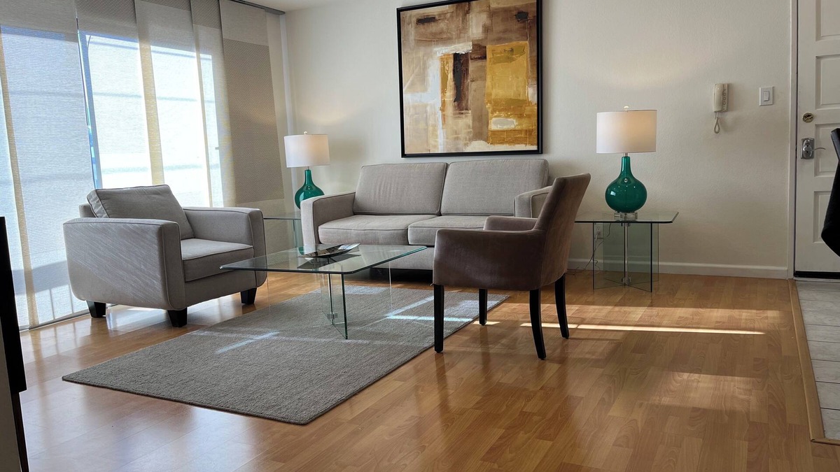 Downtown Apartment | 8. Delightful 2 Bedroom Apt/parking in city center