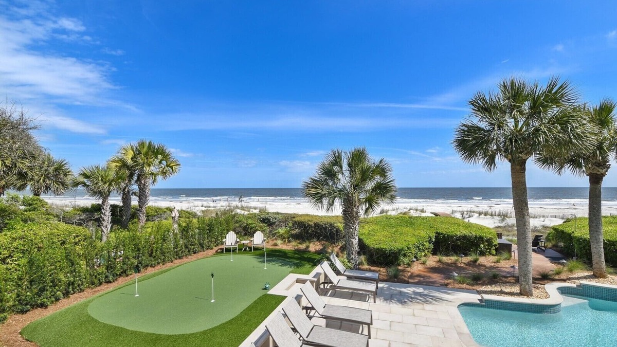 Beach Lagoon House | 8 East Beach Lagoon Enjoy Direct Oceanfront Views & Putting Green