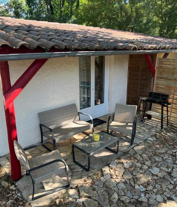 Saint-Aubin-de-Nabirat House | 8-Gîte 5 personnes avec piscine