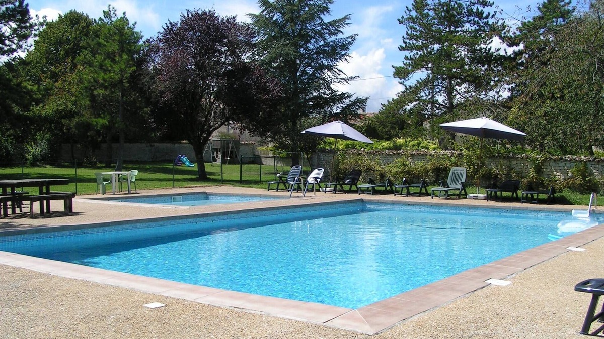 Duil-sur-le-Mignon House | 8 Gite Complex, 53 People maximum , Marriage, Birthdays, family get togethers