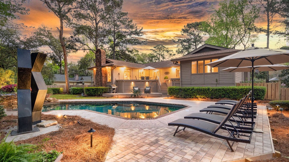 Heritage Woods House | 8 Heritage Road: A BESTNEST by Beverly Serral *Private Pool* and fenced yard