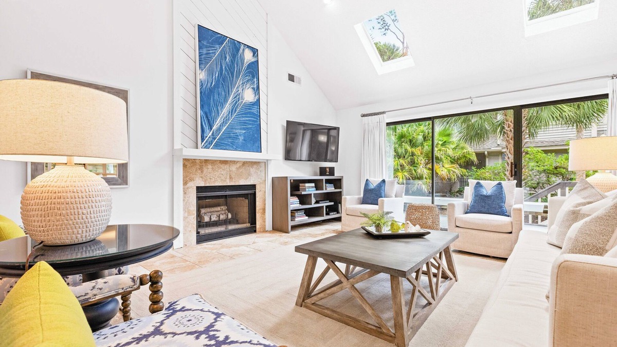 Oceanside House | 8 Laughing Gull: BESTNEST by Beverly Serral *3rd Row Ocean*