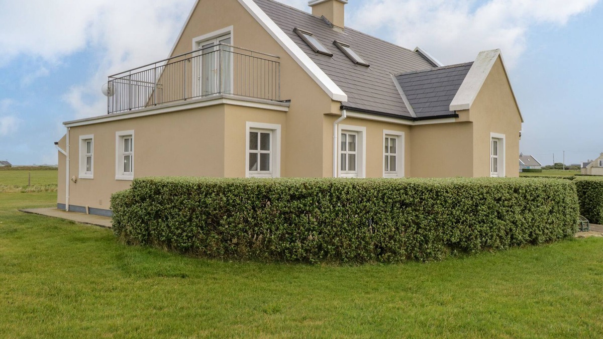 Binghamstown Cottage | 8 LIOS NA SIOGA, family friendly in Belmullet, County Mayo