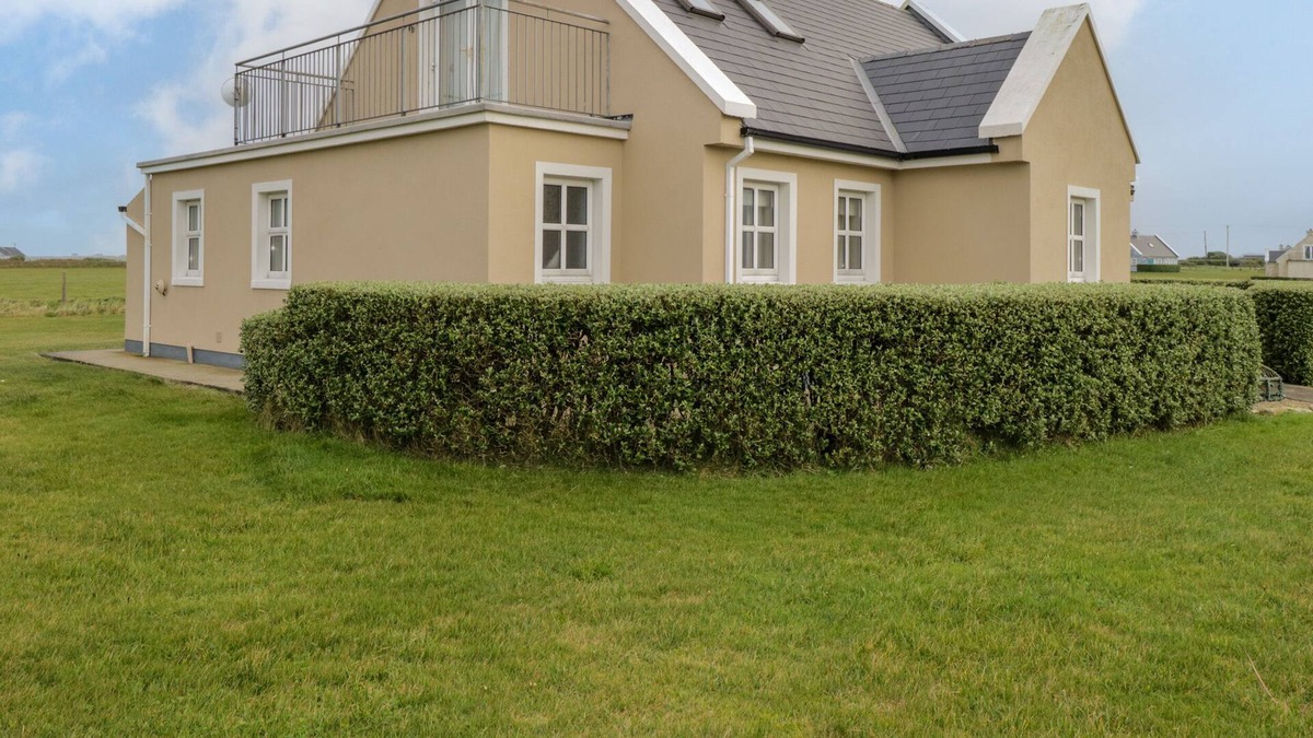 Binghamstown Cottage | 8 LIOS NA SIOGA, family friendly in Belmullet, County Mayo