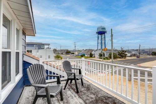 Surf City Apartment | 8 Mi Barnegat Lighthouse Apt with Balcony!