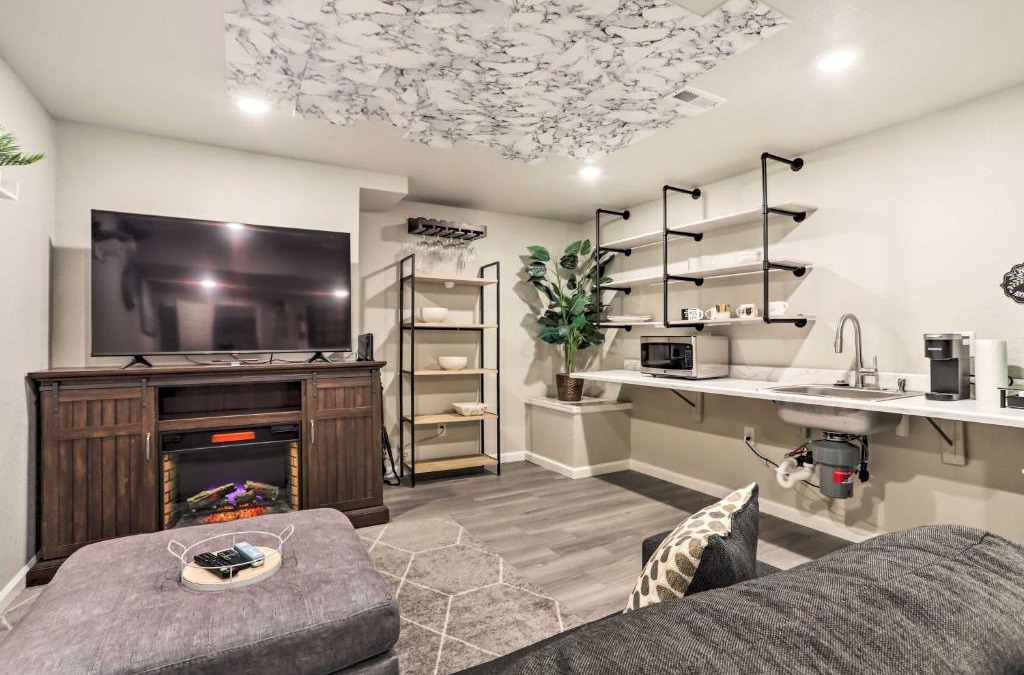 Commerce City House | 8 Mi to Barr Lake Cozy Commerce City Home!