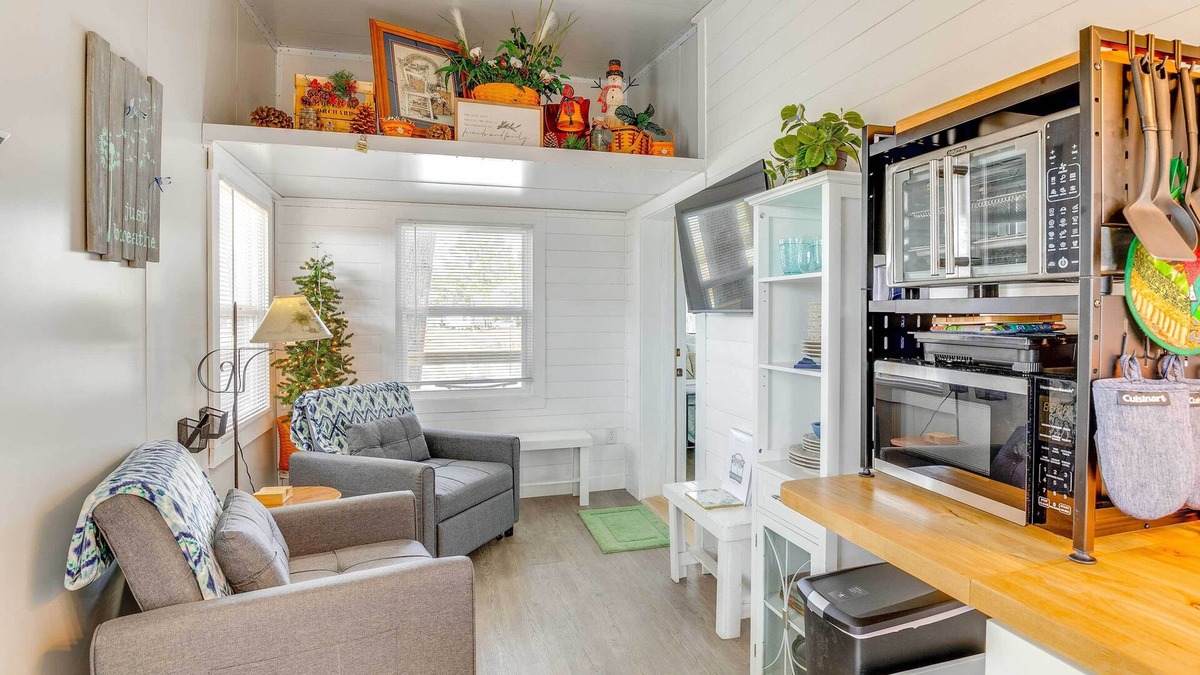 Woodville Cottage | 8 Mi to Cathedral Caverns: Tiny Home Hideaway