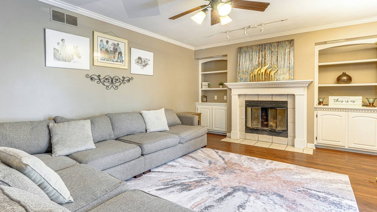 Laotto House | 8 Mi to Dtwn: Family-Friendly Home in Fort Wayne!