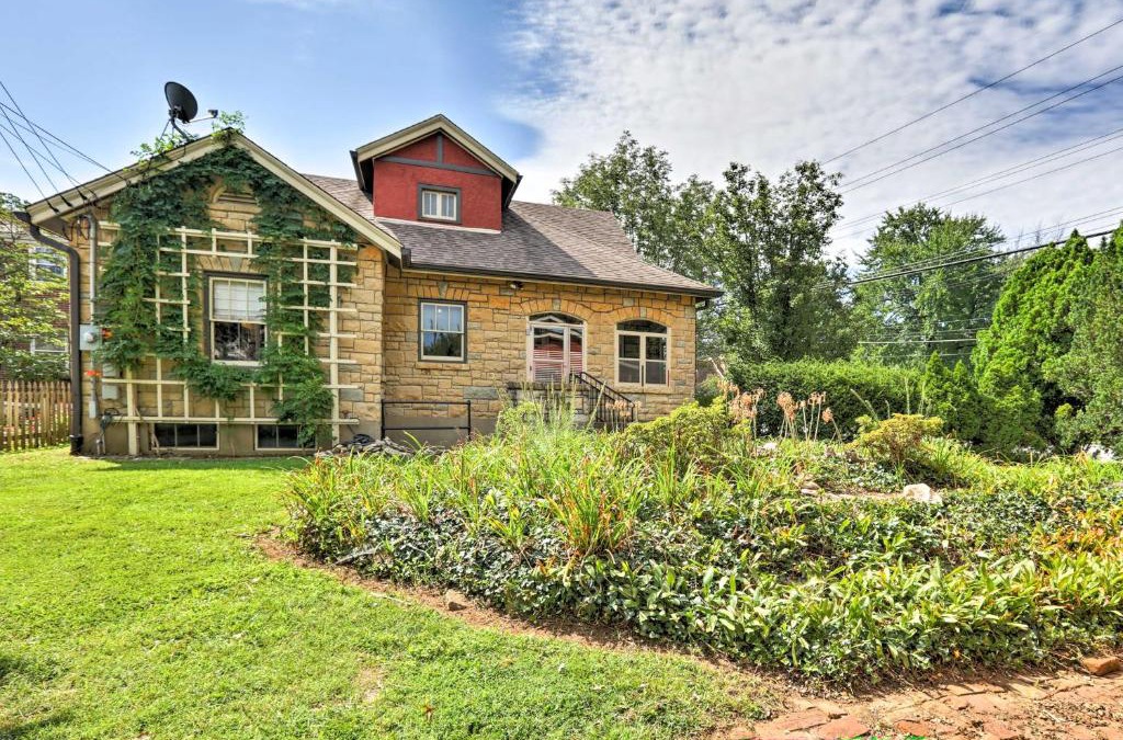 Strathmoor Village House | 8 Mi to Kentucky Derby Charming Louisville Gem
