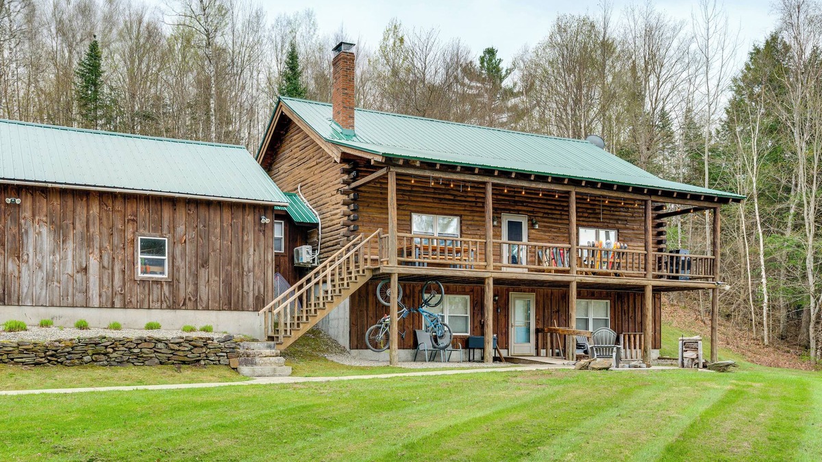 Lyndon House | 8 Mi to Kingdom Trails: Spacious Home w/Game Room