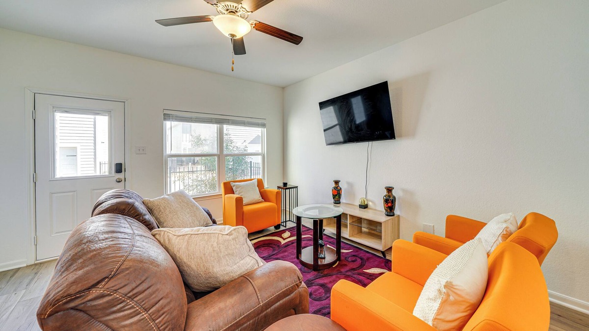 Medina Valley House | 8 Mi to Lackland AFB: Pet-Friendly Home w/Yard!