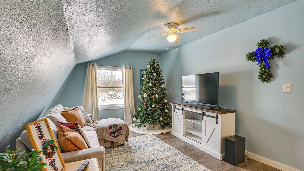 Limerick Apartment | 8 Mi to Lake Ontario: Pet-Friendly Apt w/Deck!