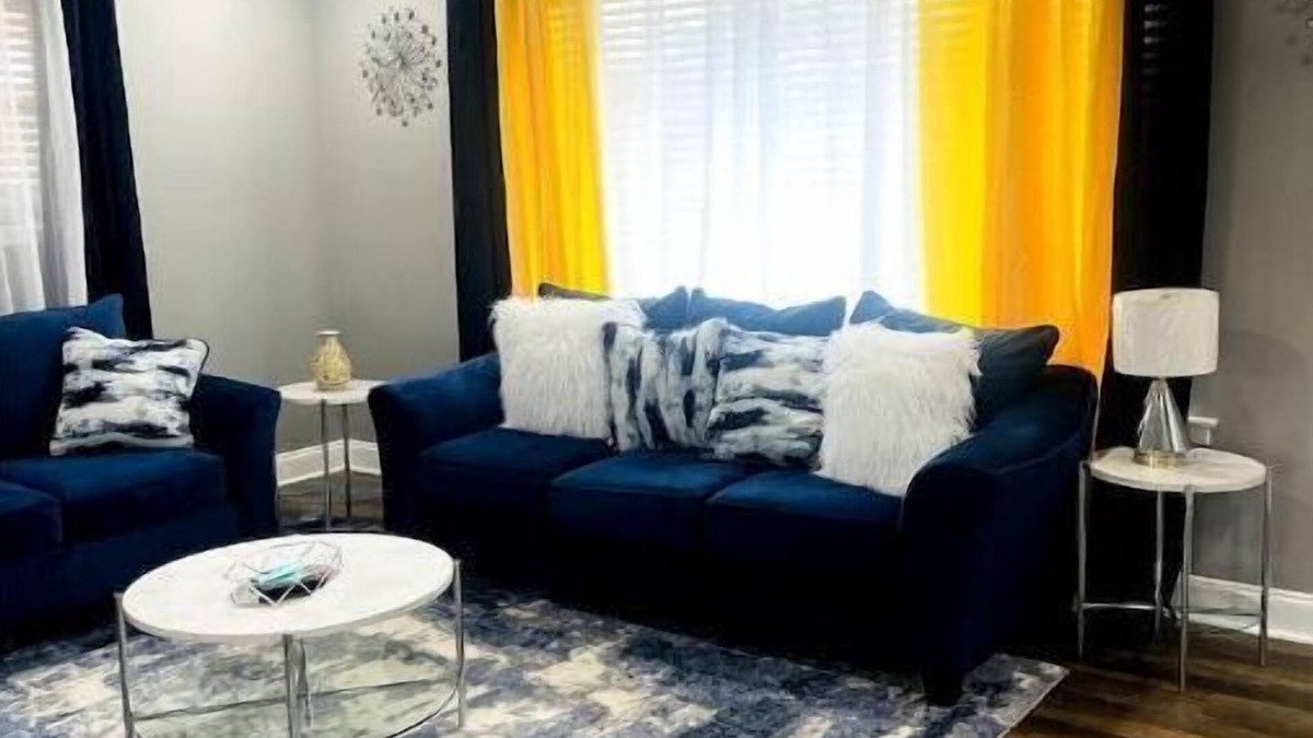 Read Boulevard East House | 8 miles from French Quarter.