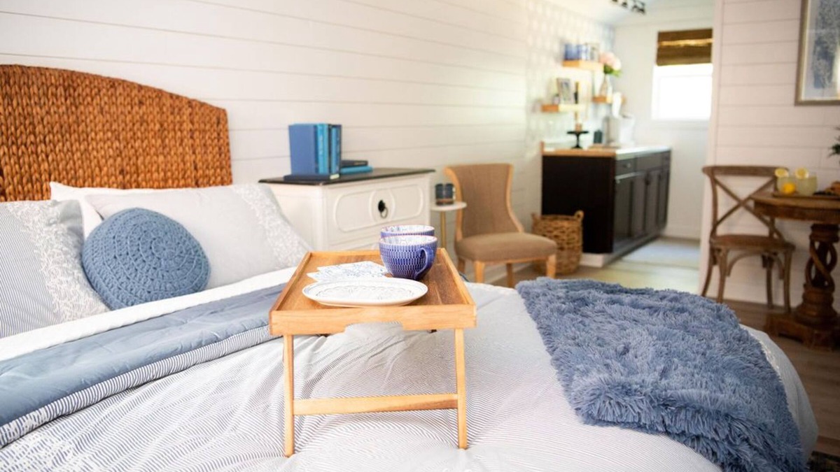 Swansboro Cottage | 8 miles to Emerald Isle 4 miles to the boat ramp Lots of room for any size boat