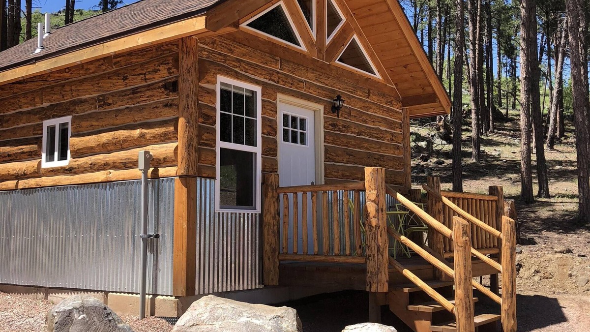 Rapid City Cabin | 8 miles to Mount Rushmore - Sleeps 2 - King Bed