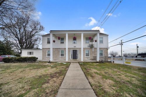 Audubon Apartment | 8 Min to Churchill Downs Perfect for Groups