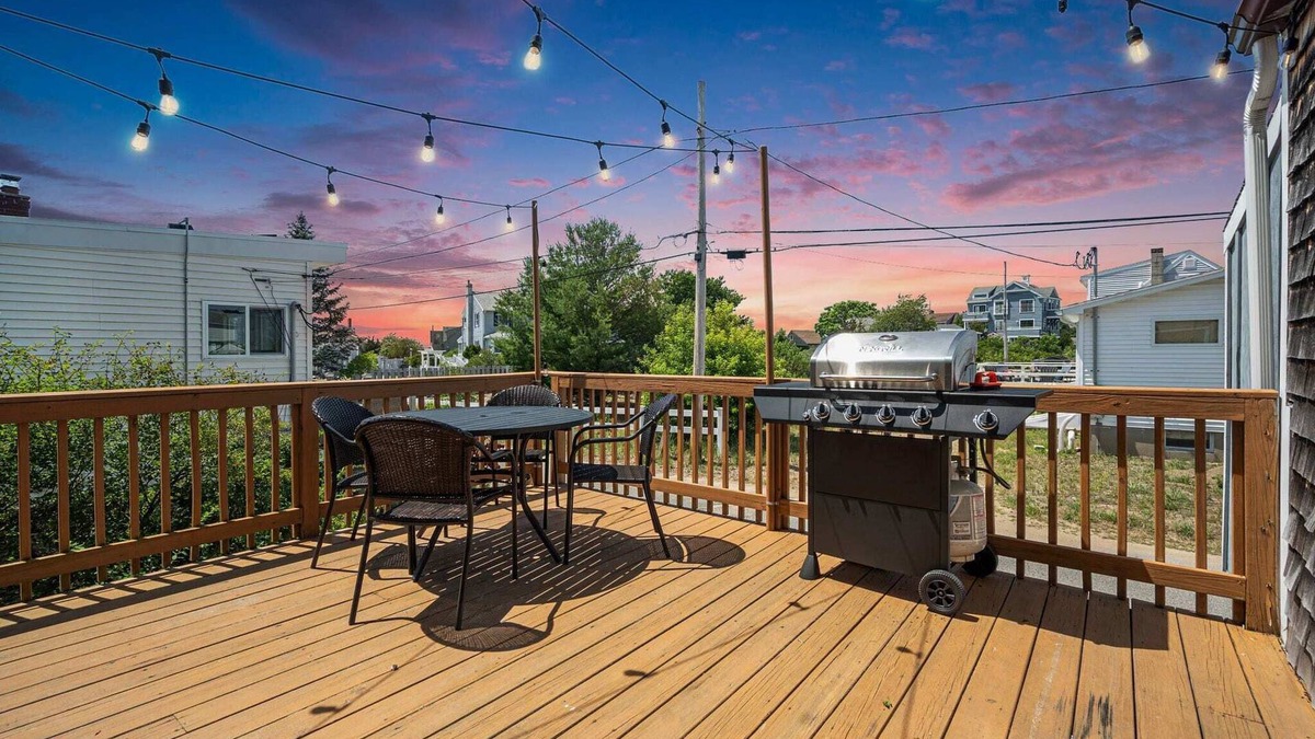 Newburyport House | 8 Min Walk to Basin | Screened Porch | Plum Puddin