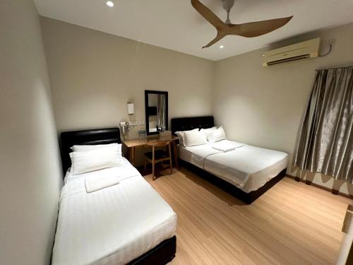 Taman Aman House | 8 mins driving to TC Beach at Holiday Guest House