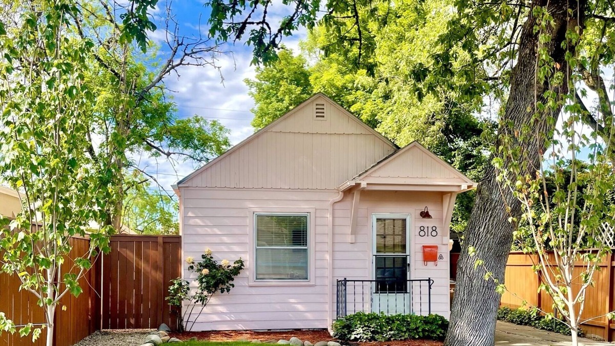 Springfield House | 8 mins from U of O, Central/Funky/Fun!