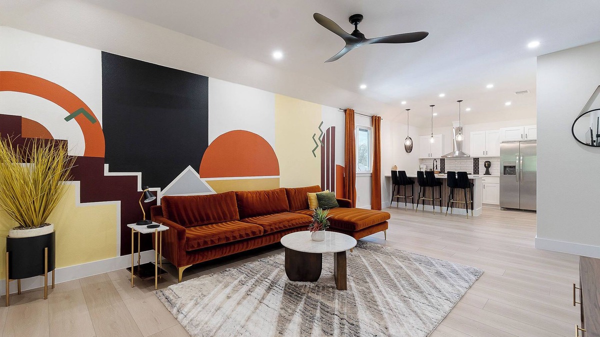 West Dallas Apartment | 8 Minutes From Downtown, Large Deck, Central, Peaceful Retreat