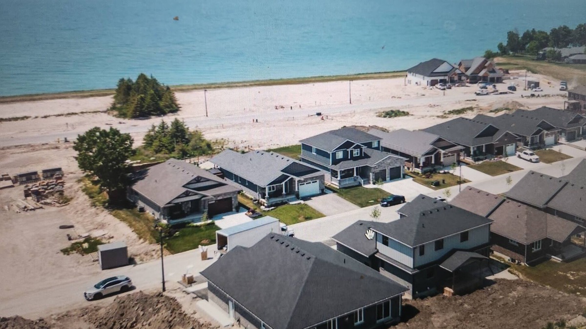 Goderich House | 8 Minutes to Huron Sand Beaches. Prettiest Town Goderichn
