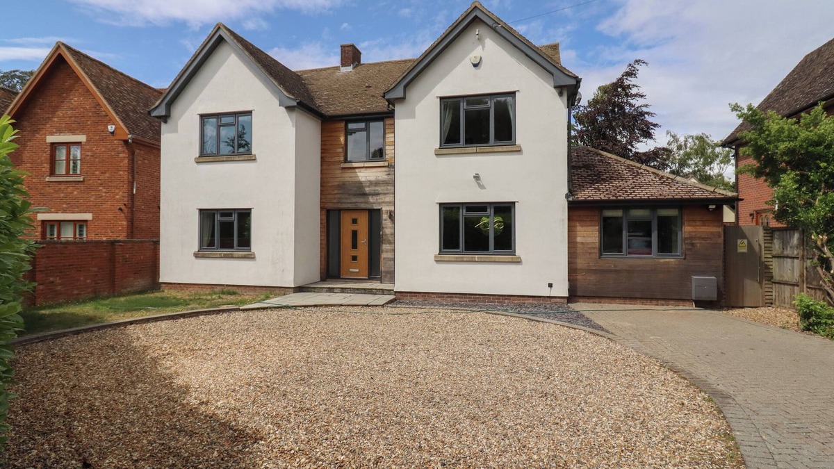 Royston Cottage | 8 NEWMARKET ROAD, pet friendly, character holiday cottage in Royston