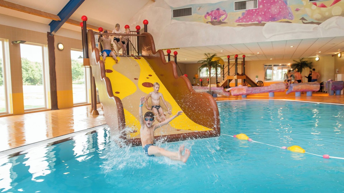 Witteveen House | 8-person bungalow in the holiday park Landal Orveltermarke