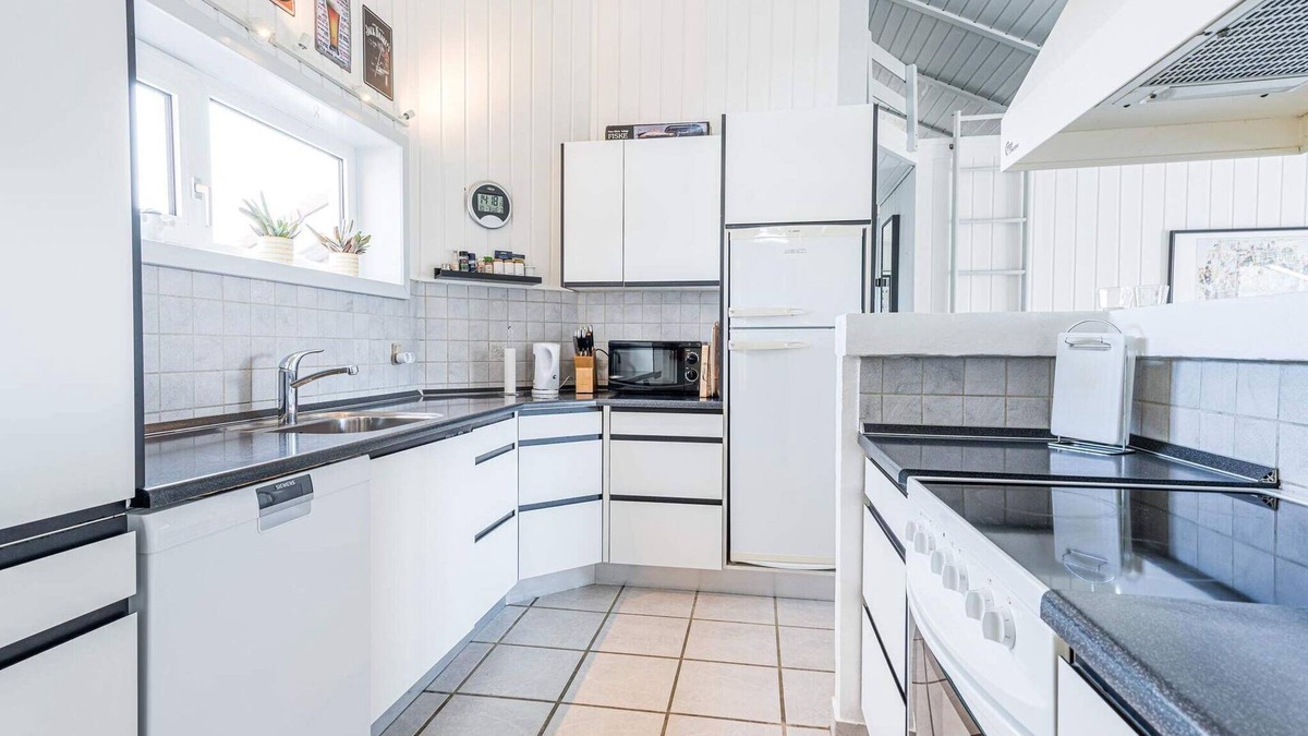 Nørre Lyngvig House | 8 person holiday home in Hvide Sande