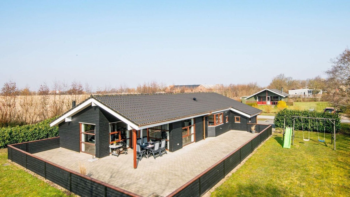 Pøt Strandby House | 8 person holiday home in Juelsminde