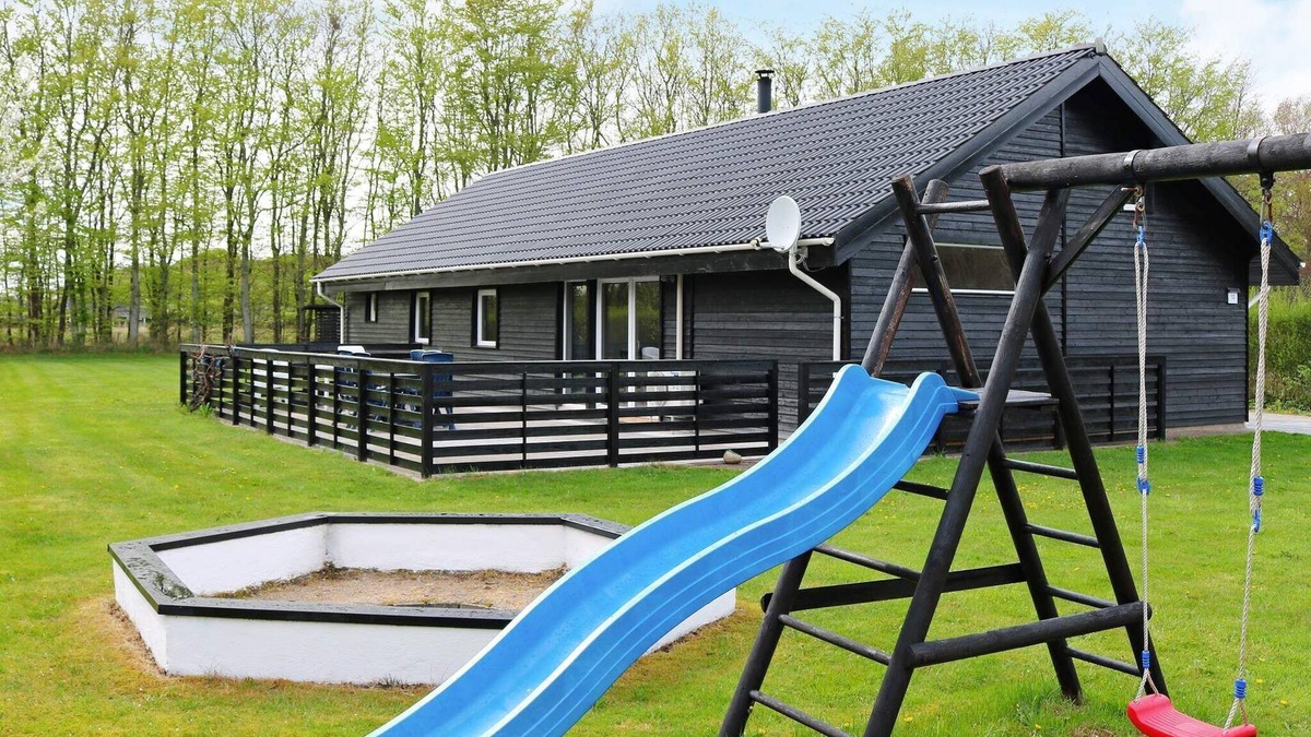Egense House | 8 person holiday home in Storvorde-By Traum