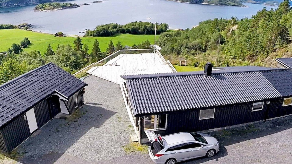 Snillfjord House | 8 person holiday home in Sundlandet