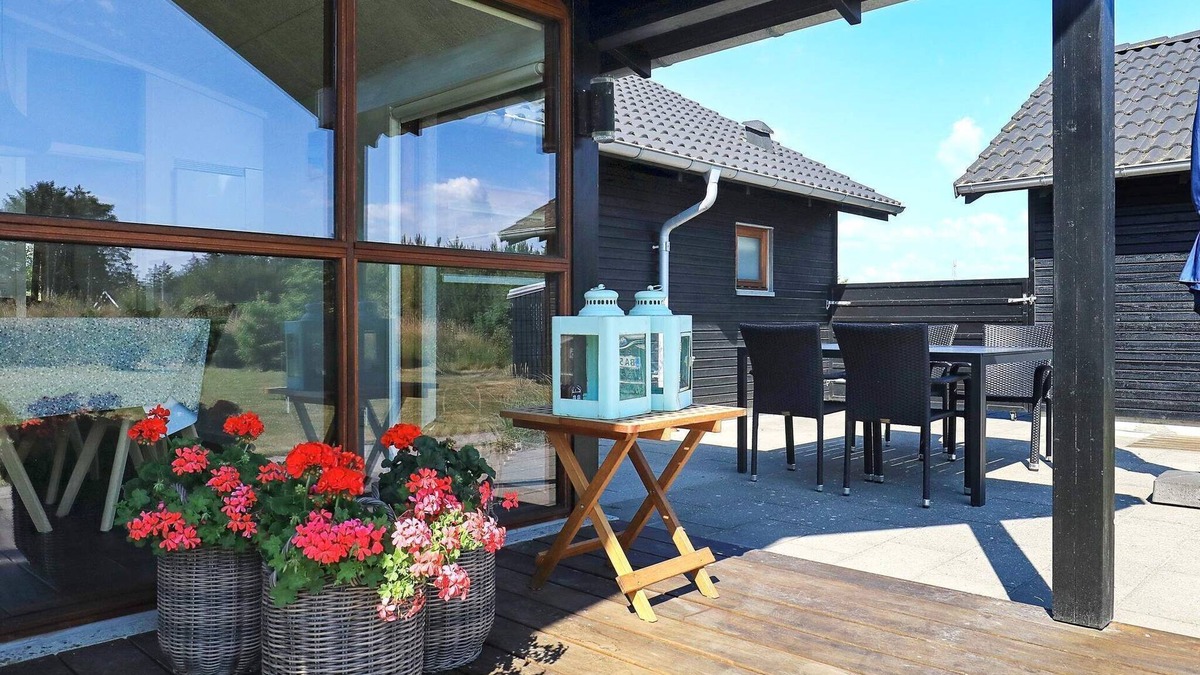 Grønhøj House | 8 person holiday home in Løkken