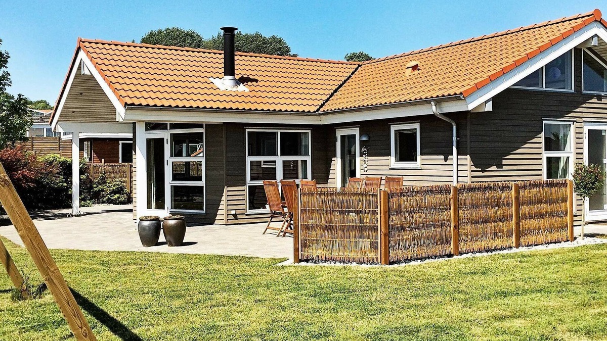 Grønninghoved Strand House | 8 person holiday home in Sjølund-By Traum