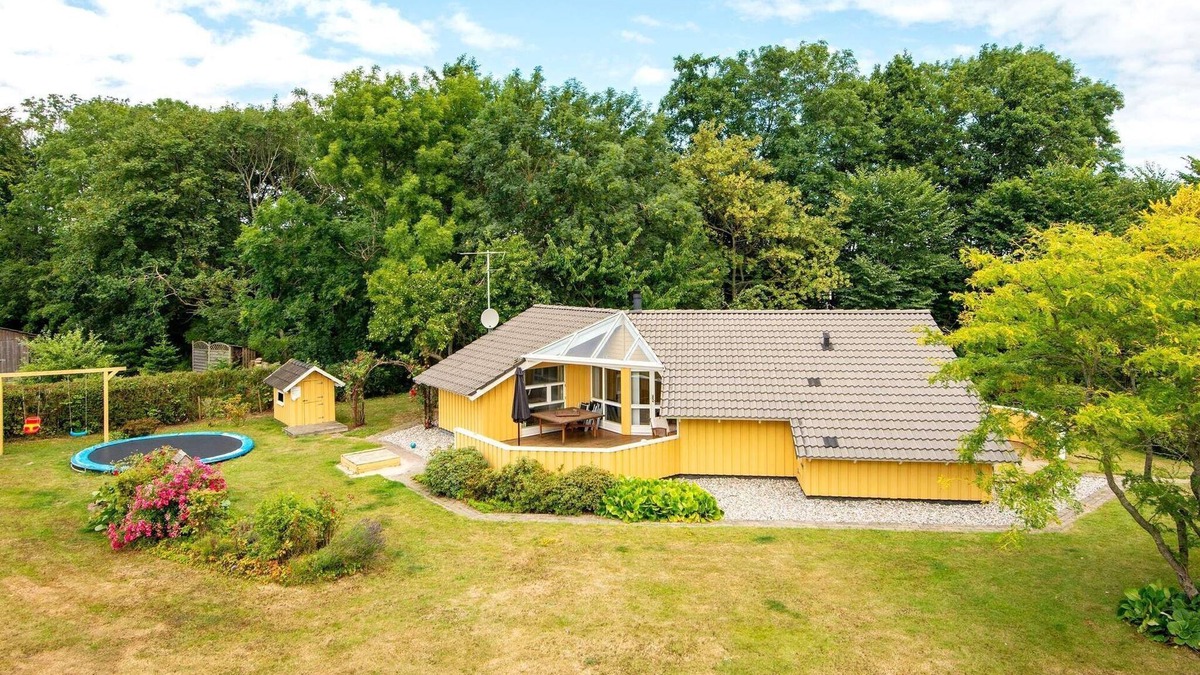 Mommark Strand House | 8 person holiday home in Sydals