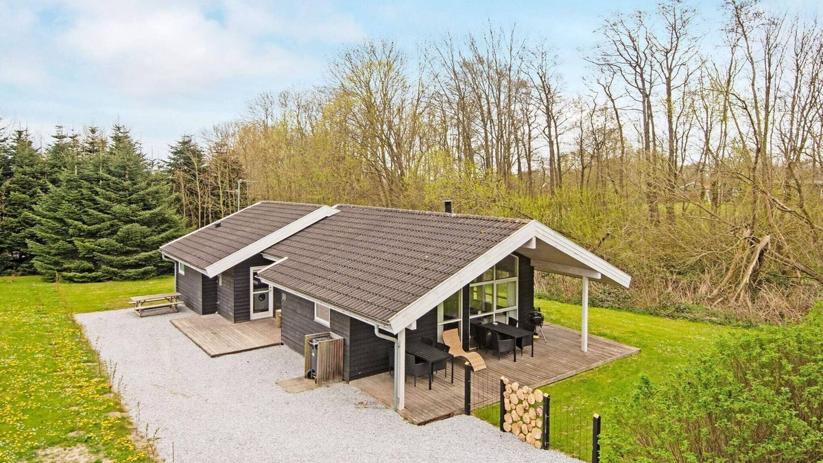 Mommark Strand House | 8 person holiday home in Sydals