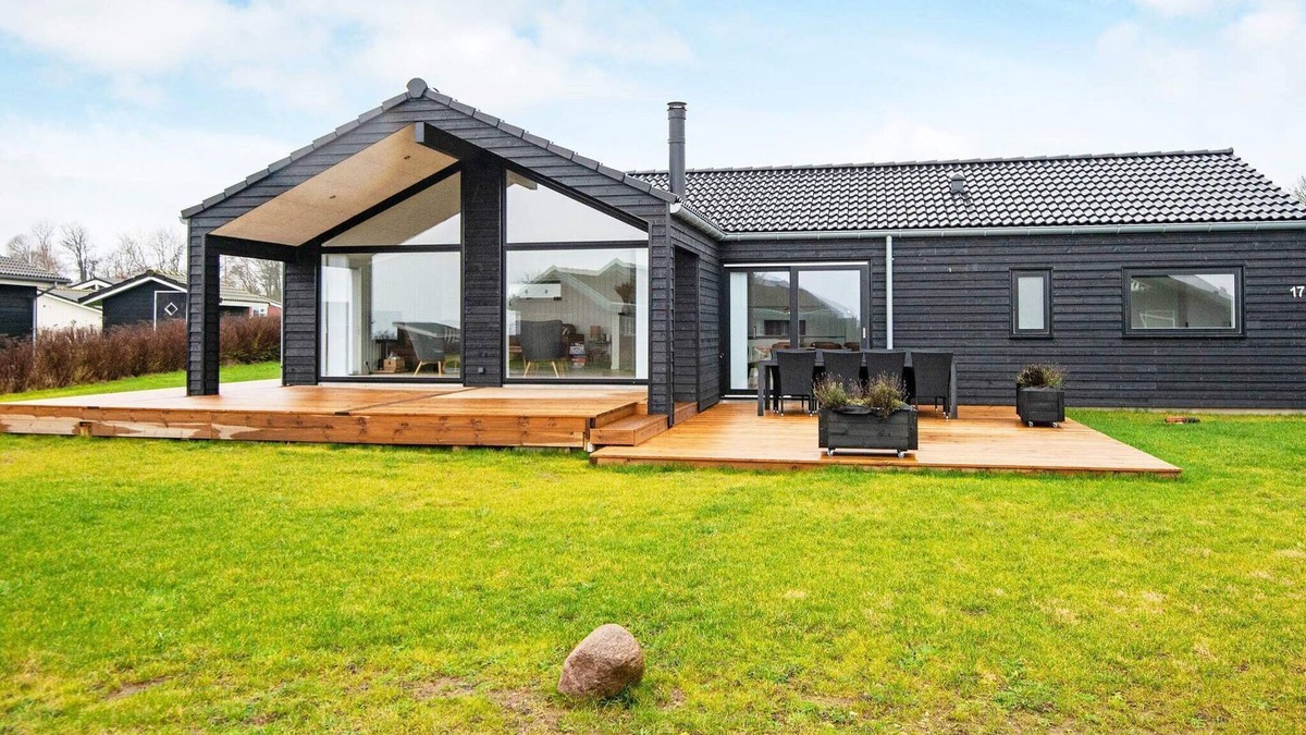 Mommark Strand House | 8 person holiday home in Sydals