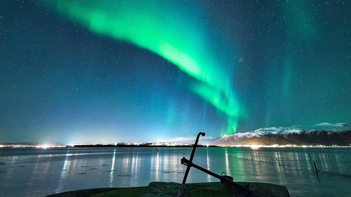 Tromso House | 8 person holiday home in KVALØYA